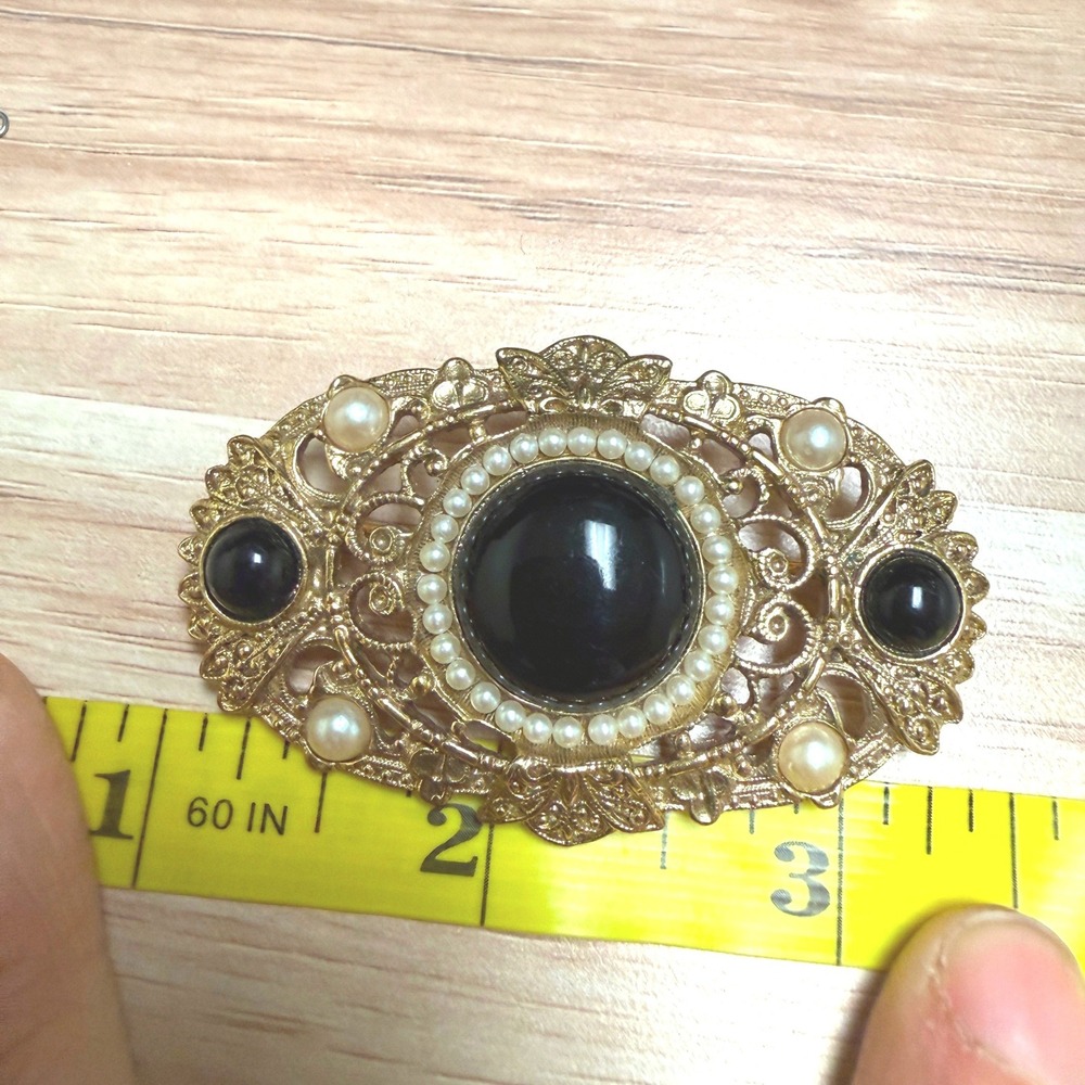 Vintage Gold Tone Filigree Black Cabochon Faux Pearl Oval Brooch Pin - Picture 6 of 6